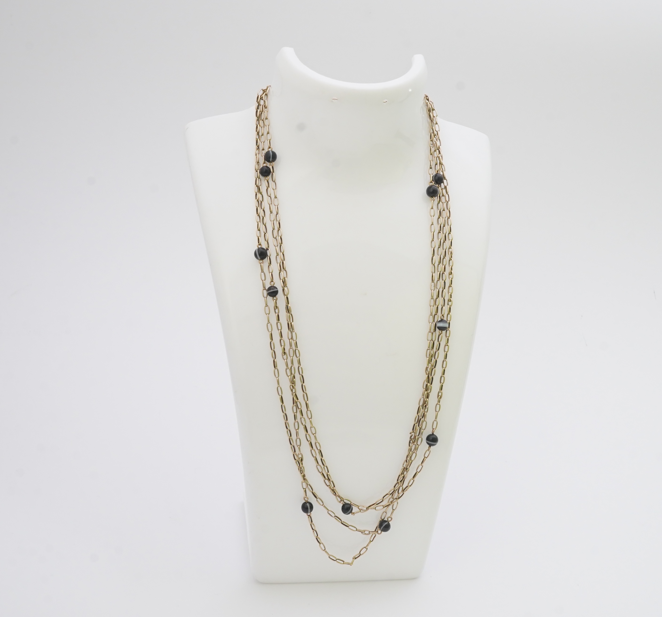 An elegant onyx longchain necklace, early 20th century